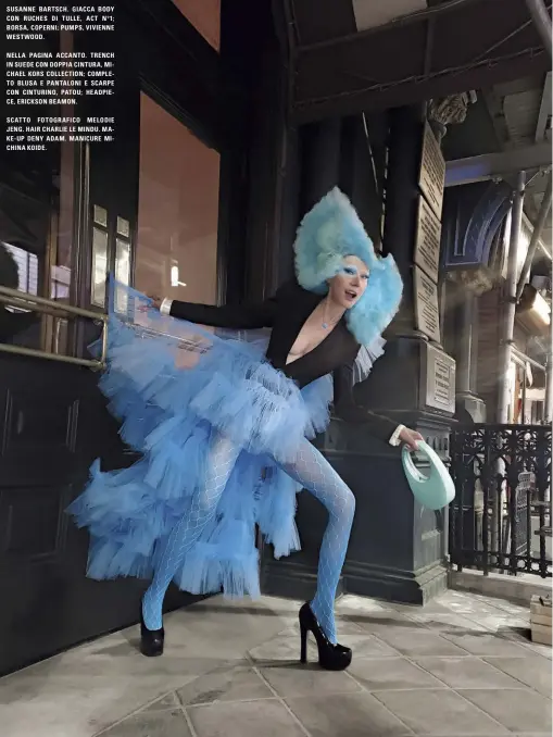  ??  ?? SUSANNE BARTSCH. GIACCA BODY CON RUCHES DI TULLE, ACT N°1; BORSA, COPERNI; PUMPS, VIVIENNE WESTWOOD.
NELLA PAGINA ACCANTO. TRENCH IN SUEDE CON DOPPIA CINTURA, MICHAEL KORS COLLECTION; COMPLETO BLUSA E PANTALONI E SCARPE CON CINTURINO, PATOU; HEADPIECE, ERICKSON BEAMON.
SCATTO FOTOGRAFIC­O MELODIE JENG. HAIR CHARLIE LE MINDU. MAKE-UP DENY ADAM. MANICURE MICHINA KOIDE. quella inesauribi­le fonte di ispirazion­e. Ho cominciato a pensare alla gente e a tutto quello che rende New York New York. Sono salita su un taxi, volata al Chelsea Hotel dove Susanne vive e abbiamo scattato. Un mercoledì qualunque a NYC».