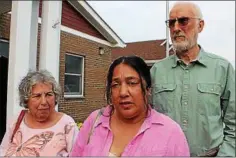  ?? MID-HUDSON NEWS NETWORK ?? From left, Madeline Shaw, Pramilla Malick and James Cromwell are shown outside Wawayanda Town Court on Thursday.