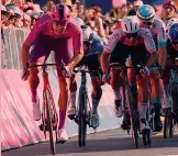  ?? BETTINI ?? Potenza
La volata vincente di Jonathan Milan, 23 anni di Buja (Udine), terzo successo di tappa in questo Giro d’Italia. Un motore potente costruito anche grazie all’attività in pista