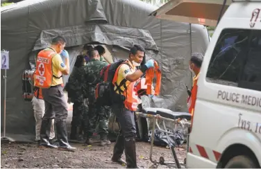  ?? Chiang Rai Public Relations Office ?? Thai military and police personnel work at a quarantine tent where the rescued boys were evaluated.
