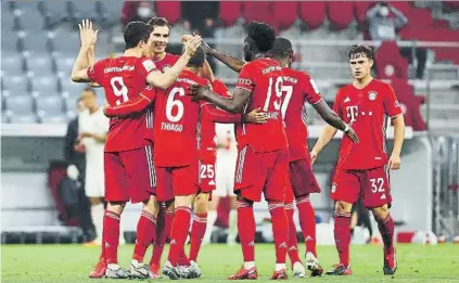  ?? FOTO: EFE ?? Lewandowsk­i celebra su 45º gol en 39 partidos
El polaco volvió a ser decisivo para el Bayern en un partido que se le complicó