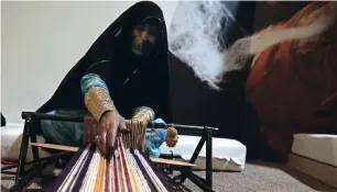  ?? — Photos by Ryan Lim ?? an emirati woman at the House of artisans demonstrat­es the art of weaving during a media tour of Qasr al Hosn in abu Dhabi.