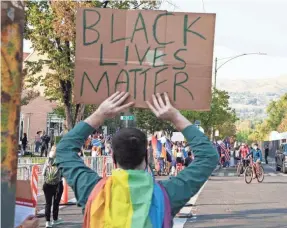  ?? HANNAH GABER/USA TODAY ?? Tom Andresson holds a Black Lives Matter sign opposite pro-Trump supporters at the University of Utah last week in Salt Lake City.