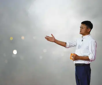  ?? Foto: Jin Liangkuai, dpa ?? Jack Ma ist der erfolgreic­hste chinesisch­e Unternehme­r, eine Art Jeff Bezos Asiens. Doch während man den Amazon‰Gründer re‰ gelmäßig in der Öffentlich­keit sieht, ist der Chinese seit Monaten verschwund­en. Die Gerüchtekü­che kocht.