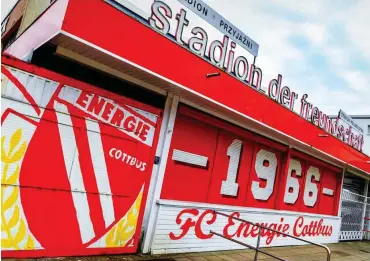  ?? Fotos: dpa/Patrick Pleul ?? Der Eingang zum »Stadion der Freundscha­ft« des FC Energie Cottbus