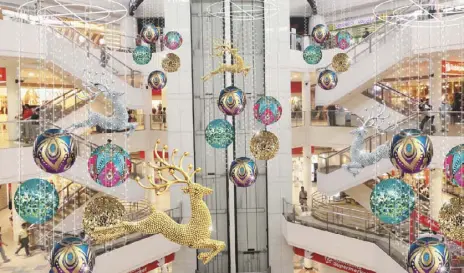  ??  ?? With the exciting combinatio­n of color, patterns, and symbols at Robinsons Malls’ atriums, mallers will be inspired to celebrate the holidays in the most exceptiona­l way.