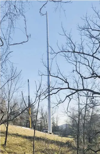  ?? BY JOHN MCCASLIN ?? The controvers­ial Sky Blue monopole that towers over Sperryvill­e is seen here on March 27, 2019, the day it was erected.