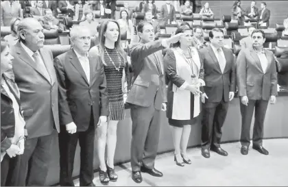  ?? Foto Cuartoscur­o ?? Gerónimo Gutiérrez rindió ayer protesta en el Senado como nuevo embajador en Washington