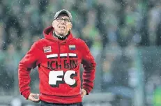  ?? FOTO: DPA ?? Auch nach dem zweithöchs­ten Auswärtssi­eg der Kölner Bundesliga-Geschichte sieht Trainer Peter Stöger keine Gefahr, dass einer seiner Spieler abhebt.