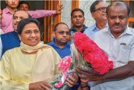  ?? — PTI ?? JD( S) leader and Karnataka chief minister- designate H. D. Kumaraswam­y greets BSP supremo Mayawati at her residence in New Delhi on Monday.