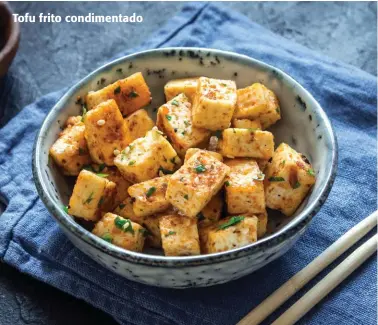  ??  ?? Tofu frito condimenta­do
