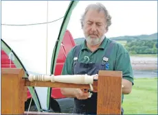  ?? 06_a32PictFes­t11 ?? Ian Glendinnin­g, of Scottish Green Woodworker­s, creates a miniature wooden sword using a length of alder.