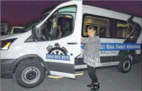  ?? KATHY JOHNSON PHOTO ?? Sou’West Nova Transit driver Debbie Ezard is all smiles as she shows off the new wheelchair accessible van now in service at the Dec. 5 meeting of 100+ Women Who Care of Shelburne County. A donation of almost $10,000 in December 2017 from 100+ Women Who Care of Shelburne County to Sou’West Nova Transit played a major part in the purchase of the vehicle.