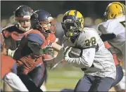  ?? JOSE CARLOS FAJARDO - STAFF PHOTOGRAPH­ER ?? Milpitas’ Tariq Bracy (28) heads for the end zone for a fourth-quarter touchdown against Campolindo.