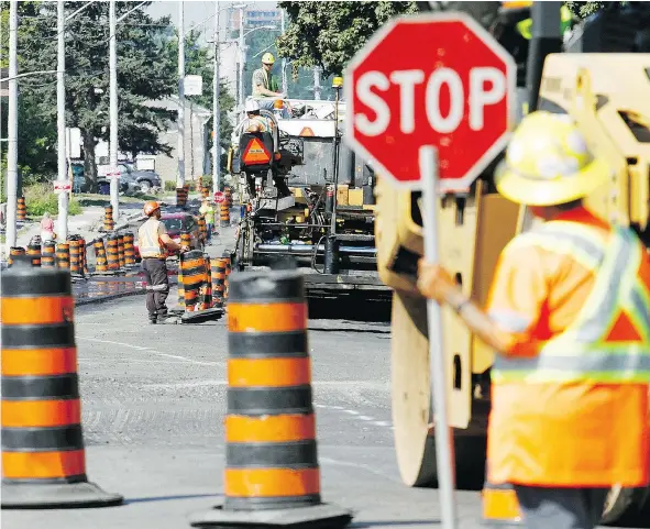  ?? — POSTMEDIA FILES ?? Road constructi­on zones, like the one pictured above, can be dangerous for road workers and drivers navigating the site.