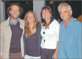  ??  ?? PASO DEL TIEMPO. “Emocionalm­ente, lo mejor que me pudo haber pasado es mi mujer, una persona increíble poyo”. También fotos de familia, con su primera mujer, Marie France Peña Luque, y con su hermano Gianfranco y el primo Jorge. En Punta del Este.