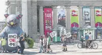  ?? STEVE RUSSELL TORONTO STAR FILE PHOTO ?? Members of IATSE Local 58 picket outside the Canadian National Exhibition last month.