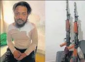  ?? HT PHOTO ?? Accused Harpreet Singh and the INSAS rifles that were stolen by him from Panchmarhi on December 5.