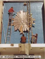  ??  ?? A copper relief Star of David atop a sunburst aureole, designed by Karl Duldig, is installed on the facade, c. 1973.