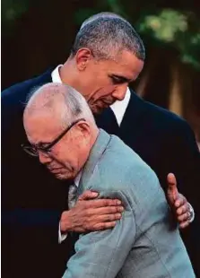  ?? AFP ?? Obama hugs Shigeaki Mori, a survivor of the 1945 atomic bombing, during a visit to the Hiroshima park yesterday.