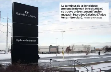  ?? PHOTO D’ARCHIVES ?? Le terminus de la ligne bleue prolongée devrait être situé là où se trouve présenteme­nt l’ancien magasin Sears des Galeries d’anjou (en arrière-plan).