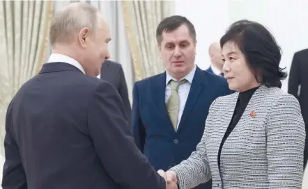  ?? / AP ?? Putin recibió ayer a Choe Son Hui, canciller norcoreana. Rusia y China son los grandes aliados de Kim Young Un