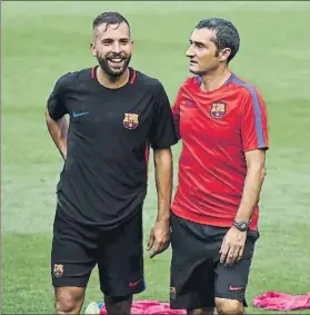  ?? FOTO: M. MONTILLA ?? Alba, feliz con Valverde El lateral azulgrana alabó el trabajo del nuevo técnico