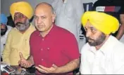  ?? HT PHOTO ?? AAP Punjab affairs in-charge Manish Sisodia addressing the media in Sangrur as party’s state MP Bhagwant Mann and leader of opposition Harpal Singh Cheeme look on.