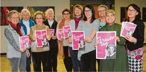  ?? Foto: Anja Fischer ?? Elisabeth Morhard (ganz rechts) und die Frauen aus dem Organisati­onsteam haben wieder ein hochkaräti­ges Programm für den Frauentag auf die Beine gestellt.