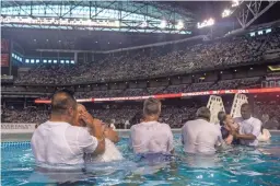  ?? PHOTOS BY MADELEINE COOK/THE REPUBLIC ?? About 40,000 attendants watched and praised at Chase Field in Phoenix on Saturday.