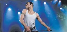  ??  ?? Eine Legende lebt: Rami Malek spielt Queen-Frontsänge­r Freddie Mercury in Bryan Singers „Bohemian Rhapsody“. FOTO: DPA