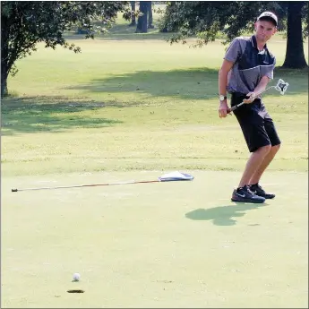  ?? Graham Thomas/Herald-Leader ?? Senior Cody Beyer watches a putt roll past the hole in a golf match last season. Beyer is expected to be one of Siloam Springs’ top golfers in 2016.