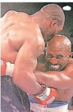  ?? FOTO: DPA ?? Evander Holyfield (r.), 1997 im Ring mit Mike Tyson.