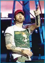  ??  ?? Eminem durante la sua esibizione, il 7 luglio, a Rho