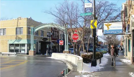  ??  ?? Changes have been proposed to improve pedestrian safety at the curve that reroutes Lincoln Avenue via Leland onto Western. | PATTY WETLI/ FOR THE SUN- TIMES