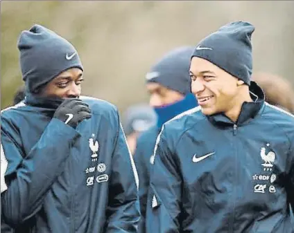  ?? FOTO: INSTAGRAM ?? Dembélé y Mbappé bromean en uno de los entrenamie­ntos previos al encuentro contra la Colombia de Yerry Mina