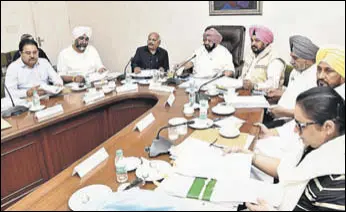  ?? HT PHOTO ?? Chief minister Capt Amarinder Singh and other ministers during the cabinet meeting in Chandigarh on Wednesday.