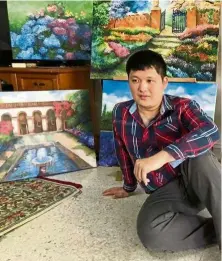  ??  ?? dennis Liew Kai Mun with his floral paintings.