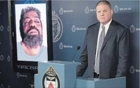  ?? CHRIS YOUNG THE CANADIAN PRESS ?? Det. Hank Idsinga, lead investigat­or in the case against alleged serial killer Bruce McArthur, stands with a photo of an unidentifi­ed man, suspected of being another of McArthur's victims, during a news conference at Toronto Police headquarte­rs on Monday.