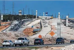  ?? William Luther / Staff photograph­er ?? Constructi­on is seen along U.S. 281 between Wilderness Oak and Marshall Road in January. A federal trillion-dollar infrastruc­ture bill could come this spring.