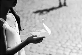  ?? GREGORIO BORGIA
THE ASSOCIATED PRESS ?? A child holds an origami crane during a ceremony in Rome to mark the 73rd anniversar­y of the Aug. 6, 1945, atomic bombing of Hiroshima, Japan, by the United States.