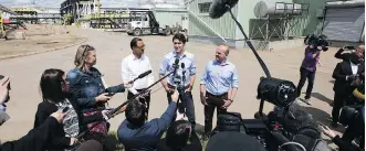  ?? DAVID BLOOM/FILES ?? Minister of Infrastruc­ture and Communitie­s Amarjeeet Sohi, Prime Minister Justin Trudeau and MP Randy Boissonnau­lt speak to the media at the Kinder Morgan Edmonton Terminal recently.