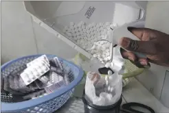  ?? PICTURE: REUTERS ?? COSTLY: A pharmacist dispenses antiretrov­iral drugs at the Mater Hospital in Kenya’s capital, Nairobi.