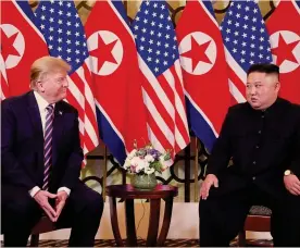  ?? REUTERS ?? Best friends.Il primo incontro tra Donald Trump e il leader nordcorean­o Kim Jong-un ad Hanoi