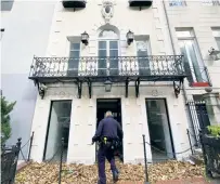  ?? ?? SHABBY CHIC: Police on Friday remove a squatter from designer Richard Stark’s neglected East 64th Street townhouse that once was listed for $14M.