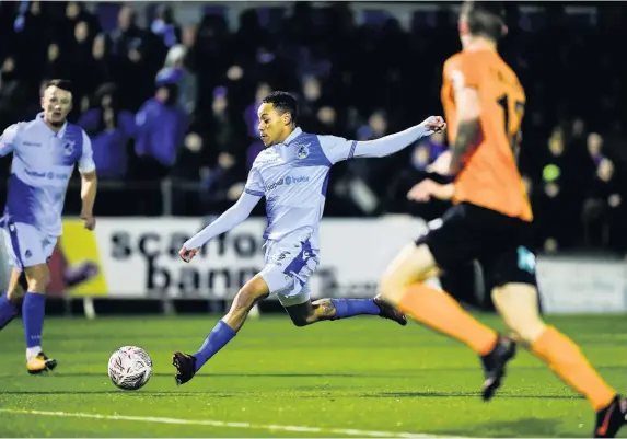  ?? Picture: Ryan Hiscott/JMP ?? THURSDAY, NOVEMBER 22, 2018Bristo­l Rovers’ Kyle Bennett is marked by Barnet’s Jack Taylor during last night’s FA Cup replay at the Memorial Stadium. See Page 47