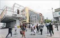  ?? ARCHIVO ?? Obra. Un lado de la Casa de la Cultura, cubierta por la nueva estación.