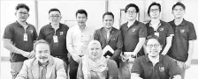  ??  ?? Chua (seated right) with Kota Kinabalu Film & Video Associatio­n committee members during the courtesy call on Malinaziah (seated middle), Francis (seated left), and Aris (standing third right) on Tuesday at the RTM Sabah headquarte­rs in Kepayan.