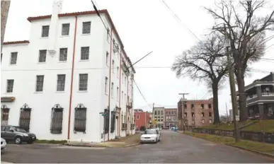  ?? STAFF FILE PHOTO ?? The old downtown YMCA building sits on Mitchell Avenue in the Southside area in 2015. The building’s new owner is planning a multimilli­on-dollar renovation that will turn it into a multiuse space