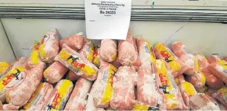  ?? ONG PROVEA ?? Falta de carne. Comida para cachorro à venda em supermerca­do de Caracas: risco à saúde